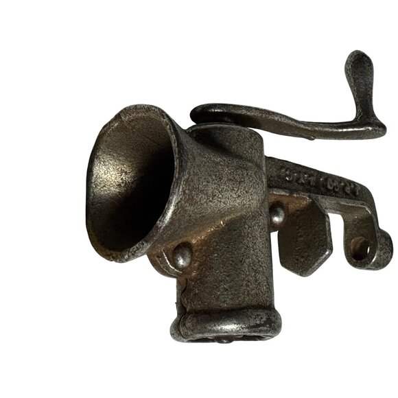 Vintage Cast Iron Meat Grinder L.P. & Co. NYC USA Salesman Sample Childs Toy - Picture 5 of 15